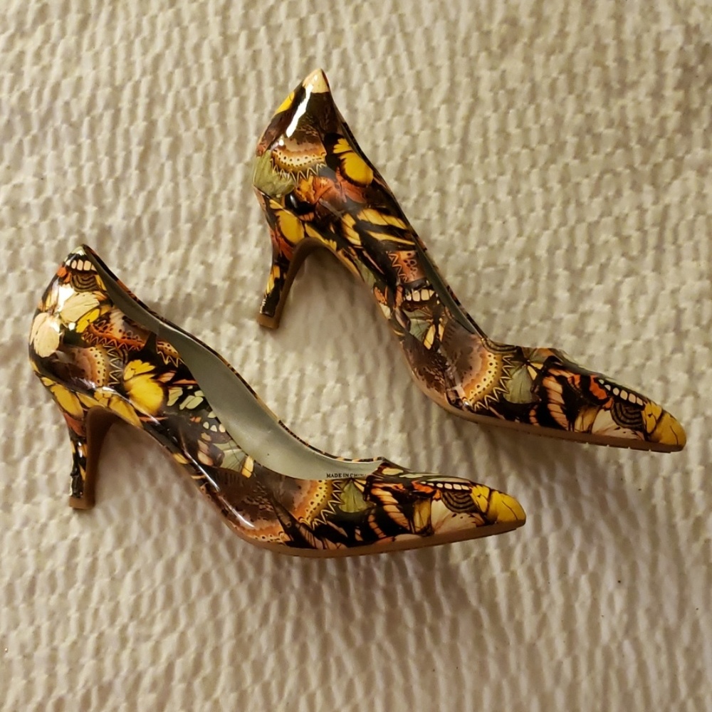 Tahari Pumps Tropicana!